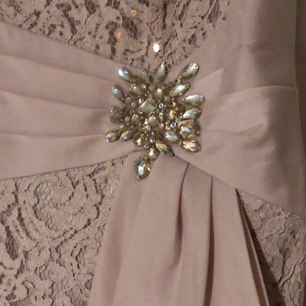 Dress - Picture 3 of 3